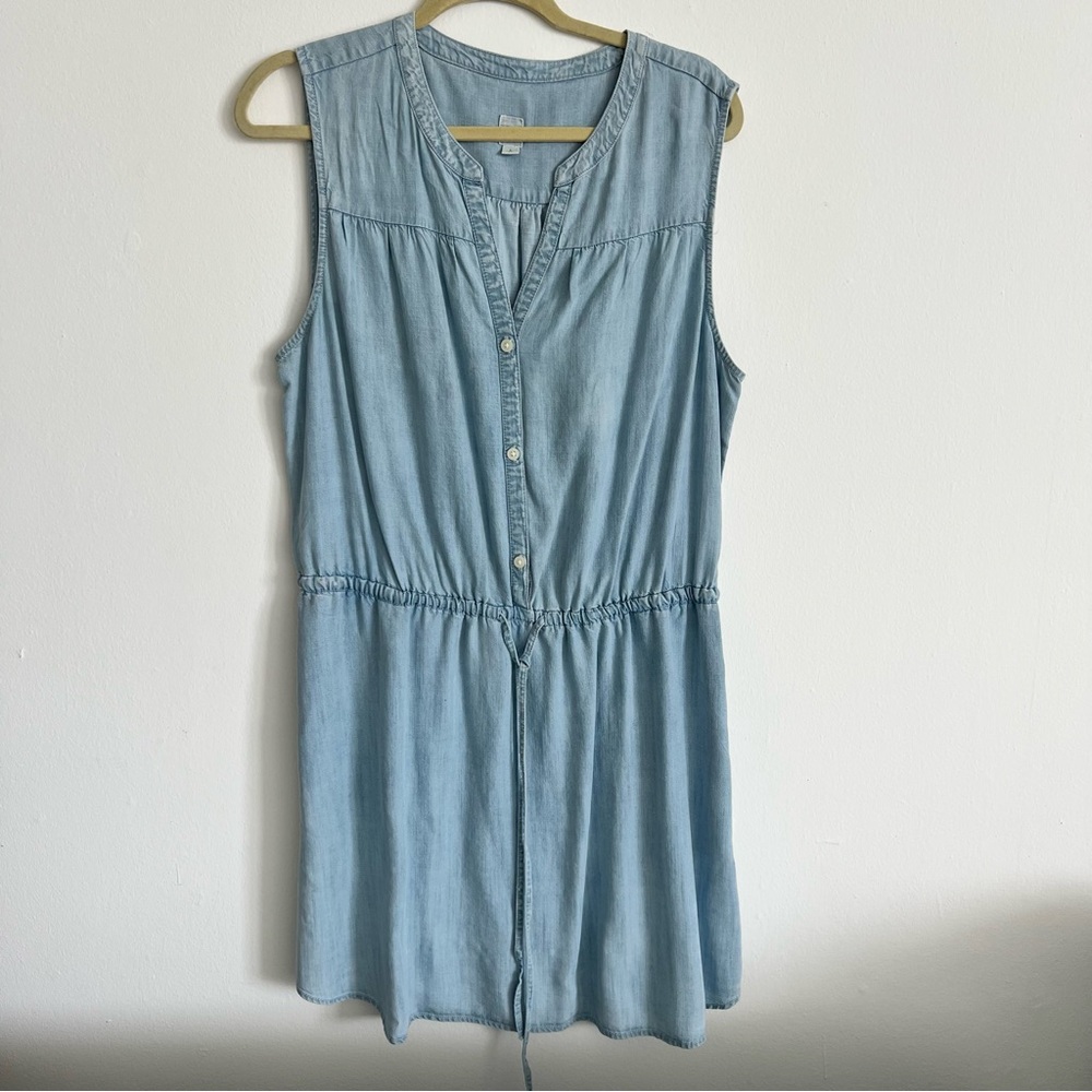 Gap light blue chambray dress Sz L sleeveless